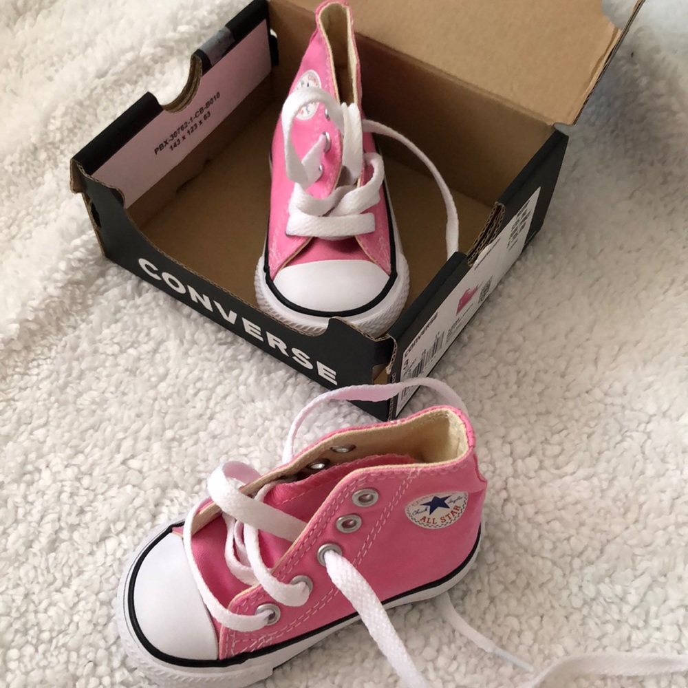 Baby girl pink converse